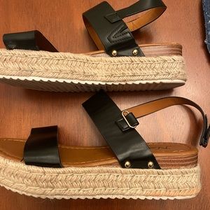 Natural Reflection black sandals